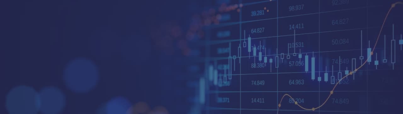 Banner com uma mão segurando o celular e sobre o celular uma imagem de gráfico de investimento